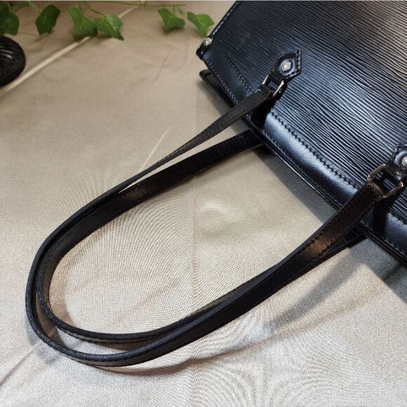 Authentic Louis Vuitton Epi Madeleine PM Bag w/ Dust Bag - Picture 13 of 17